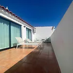 Penthouse S.jorge Seaview T4 דירה