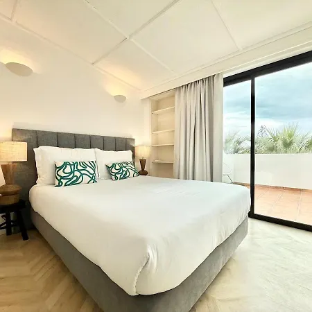 Penthouse S.jorge Seaview T4 * Quarteira