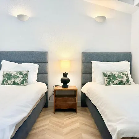 Penthouse S.jorge Seaview T4 * Quarteira