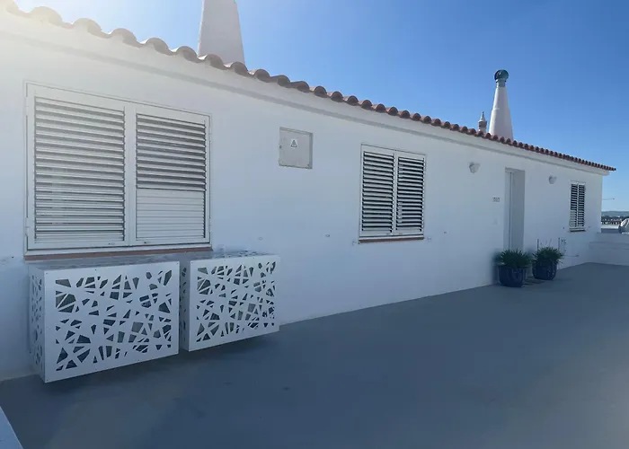 Penthouse S.jorge Seaview T4 * Quarteira